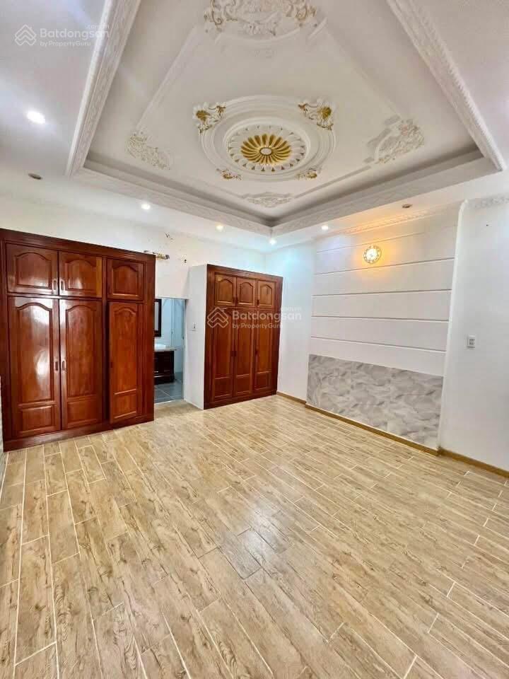 Cho thuê nhà 2 lầu ngay kdc hồng phát thuận tiện ở vp công ty lộ giới 20m nhà có 4 p ngủ master