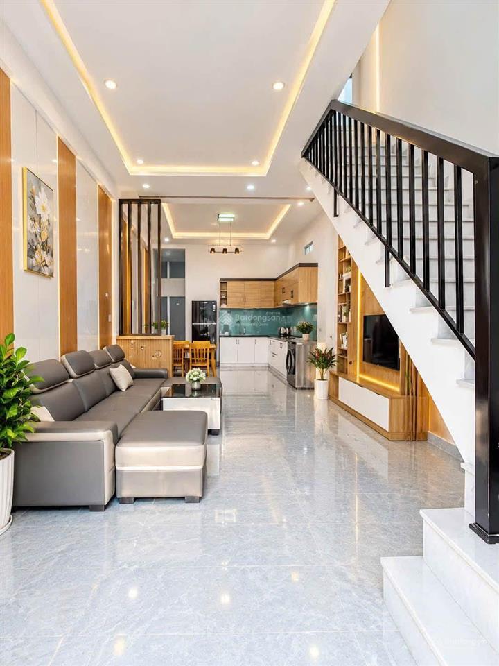 Giảm giá bán thu hồi vốn định cư nhà lầu rộng có sân đậu oto cách đh y dược tp cần thơ