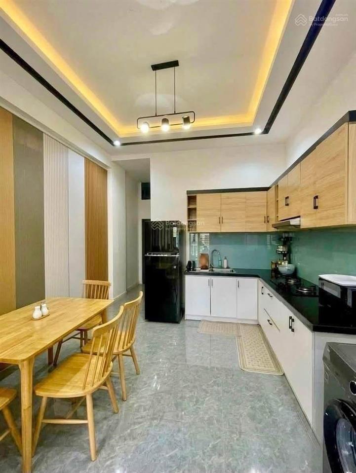 Giảm giá bán thu hồi vốn định cư nhà lầu rộng có sân đậu oto cách đh y dược tp cần thơ