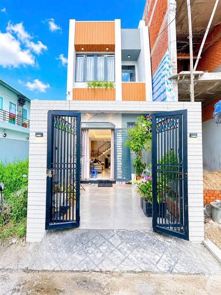 Giảm giá bán thu hồi vốn định cư nhà lầu rộng có sân đậu oto cách đh y dược tp cần thơ