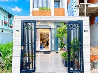 Giảm giá bán thu hồi vốn định cư nhà lầu rộng có sân đậu oto cách đh y dược tp cần thơ