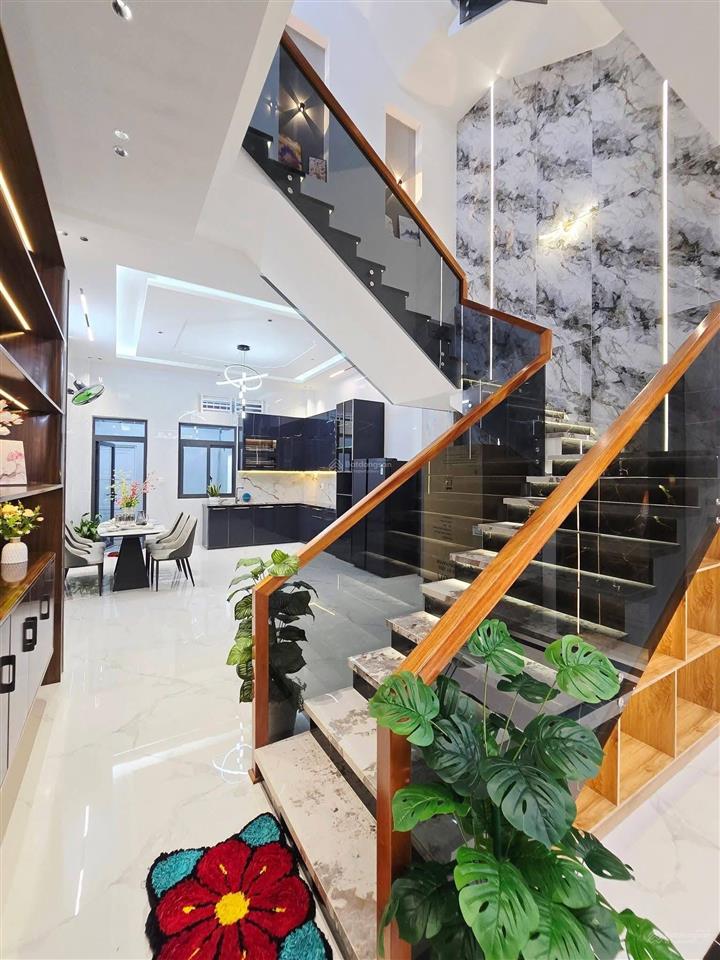 Nhà 1 trệt 2 lầu mới đẹp. cách siêu thị go 5 phút, ngay đường số 1 kdc văn hóa tây đô, cái răng