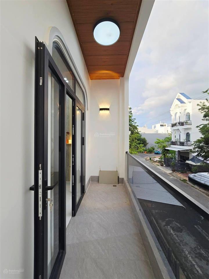Nhà 1 trệt 2 lầu mới đẹp. cách siêu thị go 5 phút, ngay đường số 1 kdc văn hóa tây đô, cái răng