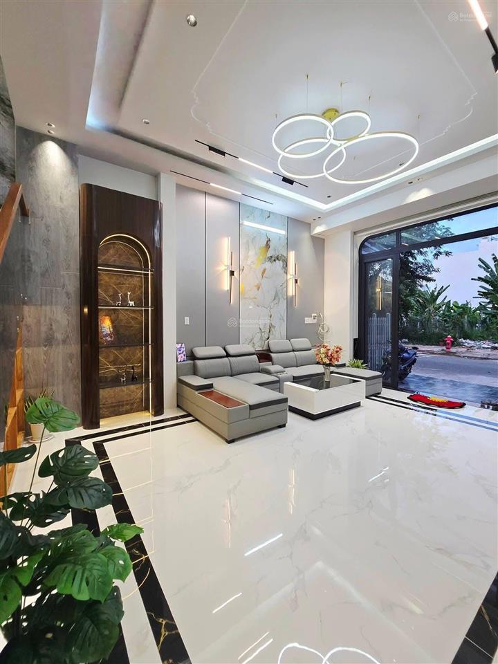 Nhà 1 trệt 2 lầu mới đẹp. cách siêu thị go 5 phút, ngay đường số 1 kdc văn hóa tây đô, cái răng