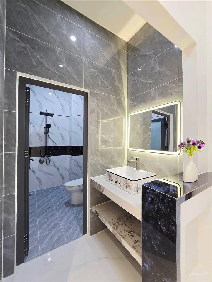 Nhà 1 trệt 2 lầu mới đẹp. cách siêu thị go 5 phút, ngay đường số 1 kdc văn hóa tây đô, cái răng