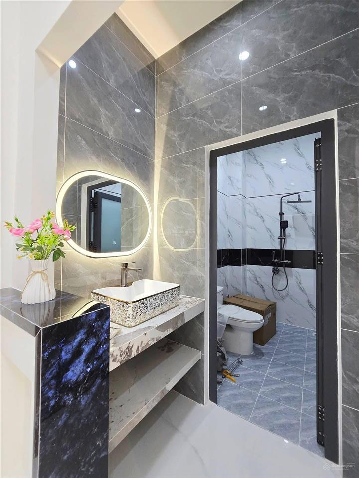 Nhà 1 trệt 2 lầu mới đẹp. cách siêu thị go 5 phút, ngay đường số 1 kdc văn hóa tây đô, cái răng