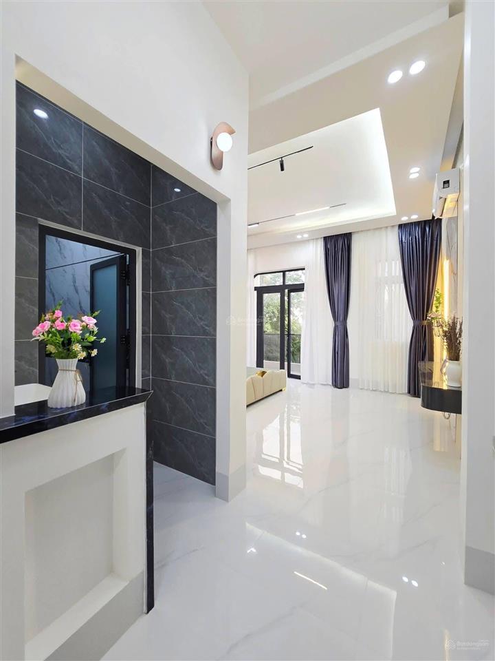 Nhà 1 trệt 2 lầu mới đẹp. cách siêu thị go 5 phút, ngay đường số 1 kdc văn hóa tây đô, cái răng