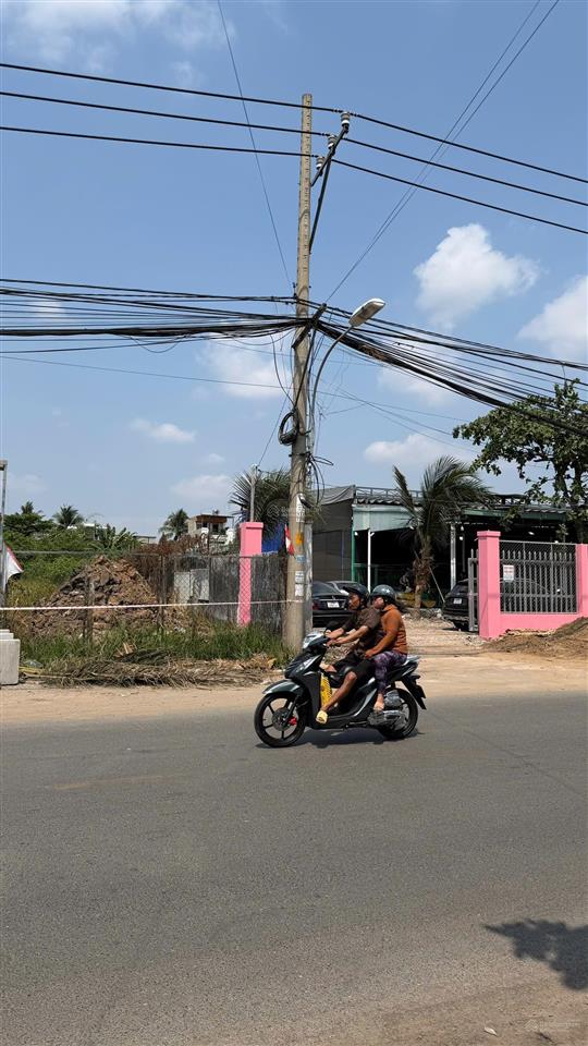 Bán lô đất mt lã xuân oai , p long trường , q9 .