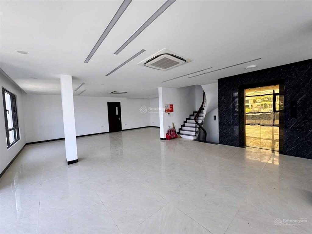 Cho thuê tòa văn phòng góc 6 tầng giá tốt tại bùi quốc khái, linh đàm, 210 m2, giá thỏa thuận