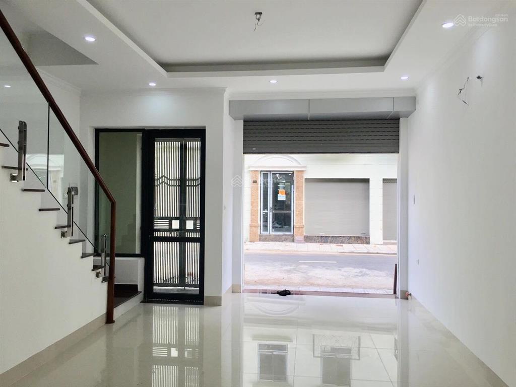 Cho thuê nhà ngã tư vạn phúc  tố hữu, hà đông, hà nội. diện tích 65m2 x 4 tầng