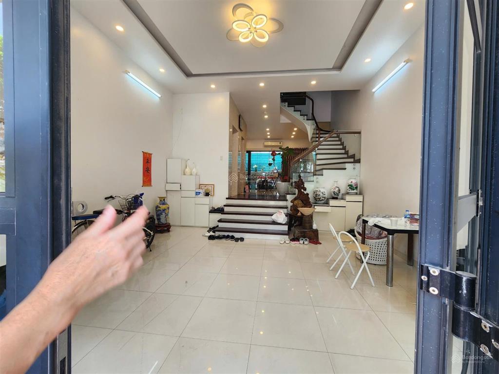 Cắt lỗ 3 tỷ vincom lê thánh tông 77m2  hoàn thiện full nội thất có thang máy  chỉ còn 11,5 tỷ