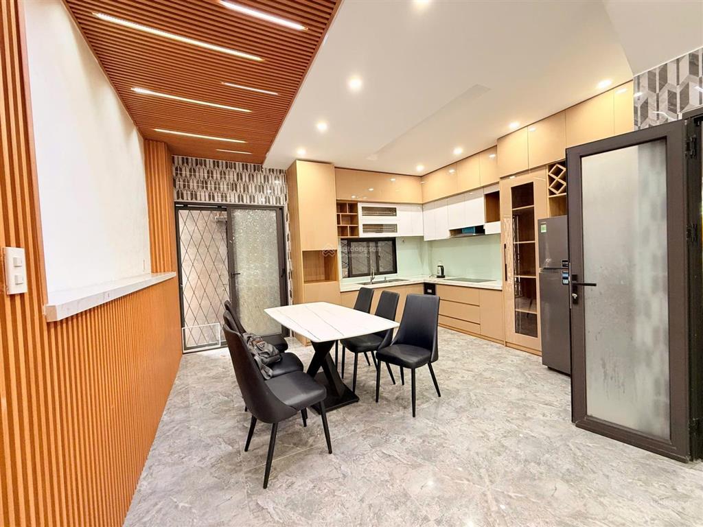 Cho thuê nhà 3 tầng đầy đủ nội thất ngay biển đà nẵng đường phùng chí kiên