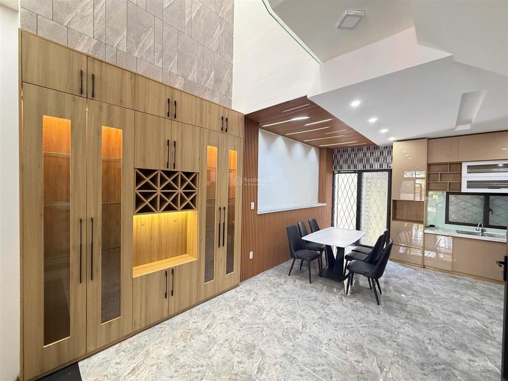 Cho thuê nhà 3 tầng đầy đủ nội thất ngay biển đà nẵng đường phùng chí kiên