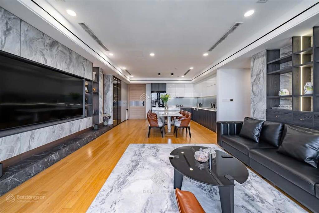 Nhà tôi cần bán căn góc 3 ngủ 178m2 chung cư lancaster núi trúc