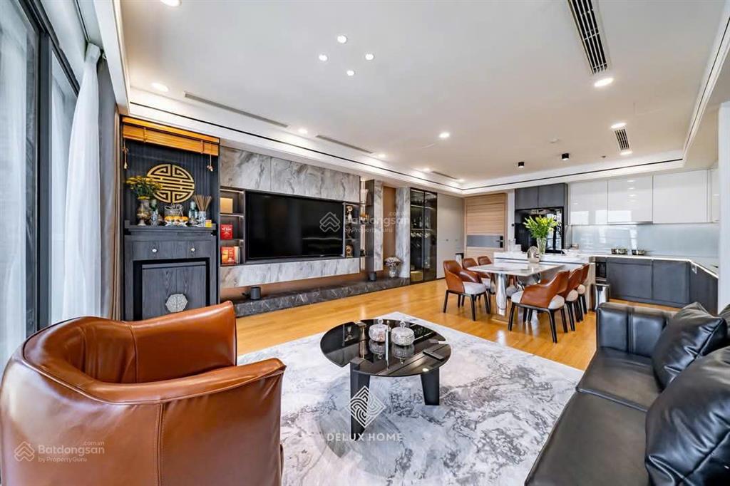Nhà tôi cần bán căn góc 3 ngủ 178m2 chung cư lancaster núi trúc
