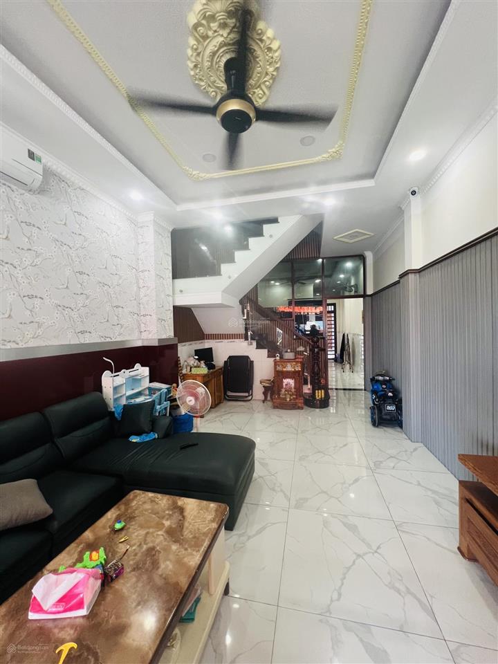Chính chủ cần bán căn shophouse đối diện chung cư bcons