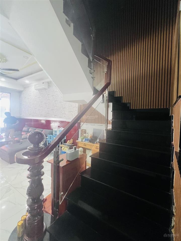 Chính chủ cần bán căn shophouse đối diện chung cư bcons