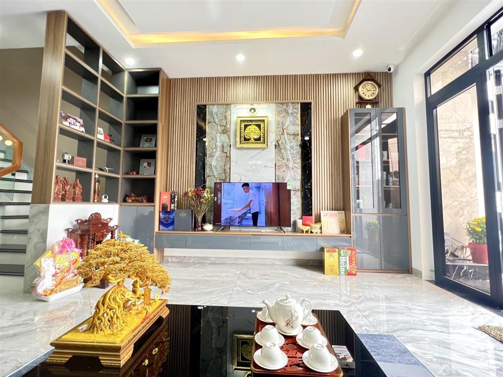 Bán nhà riêng 3 tầng. tại dx 042, phú mỹ, thủ dầu một, 150m2, chính chủ đẹp, nhiều tiện ích
