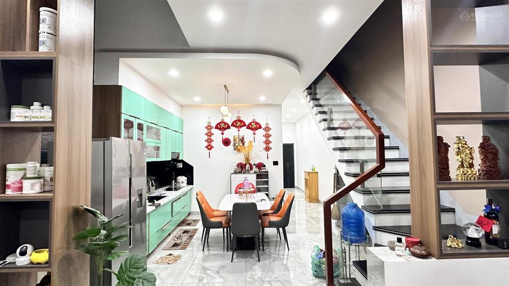 Bán nhà riêng 3 tầng. tại dx 042, phú mỹ, thủ dầu một, 150m2, chính chủ đẹp, nhiều tiện ích