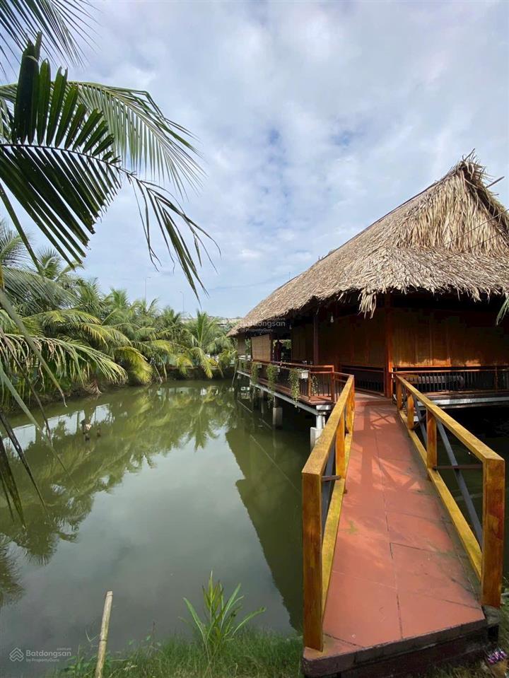 Nhà vườn ngay sông rạch dơi 653m2 sẵn vườn ao cây ăn trái thích hợp làm nơi nghỉ dưỡng cuối tuần