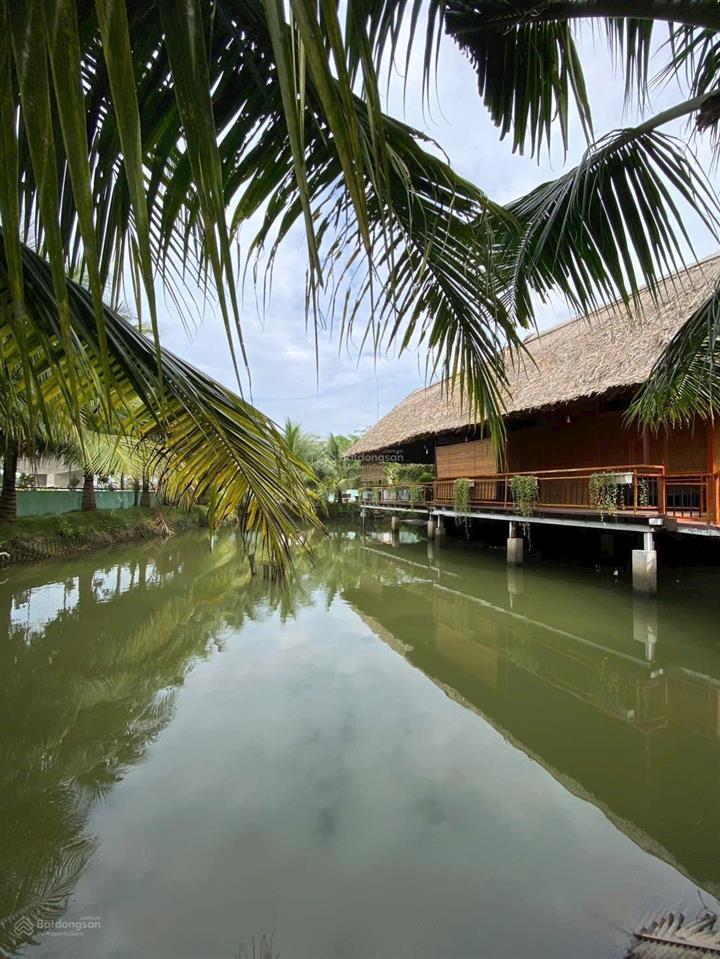 Nhà vườn ngay sông rạch dơi 653m2 sẵn vườn ao cây ăn trái thích hợp làm nơi nghỉ dưỡng cuối tuần