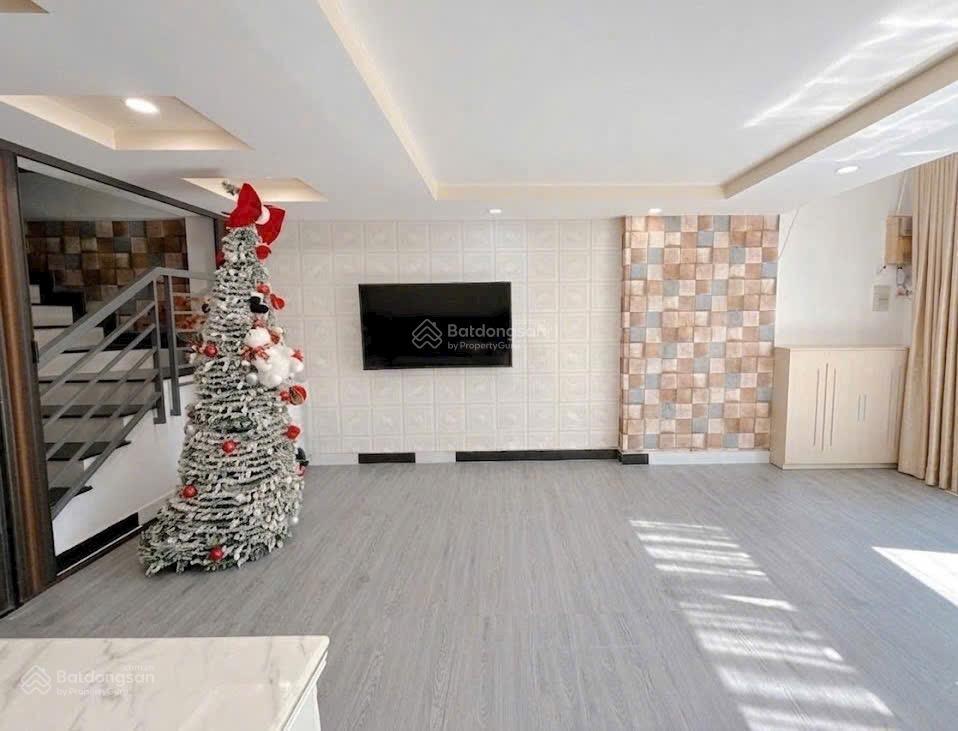 Nhà 3 tầng đúc ngay trung tâm q7 cạnh him lam cầu nguyễn khoái ngang hiếm 4,8m cách mặt tiền 30m