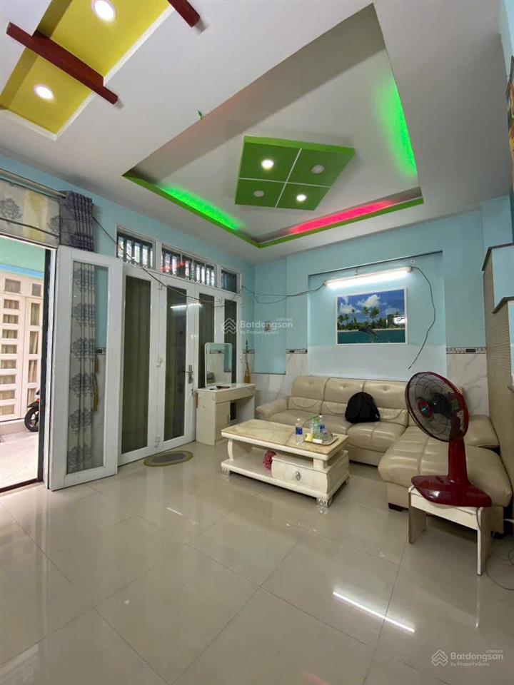 Giảm mạnh 300tr nhà 2 tầng ngay trung tâm q7 ngang hiếm 5m cách hxh 70m hẻm an ninh dân trí