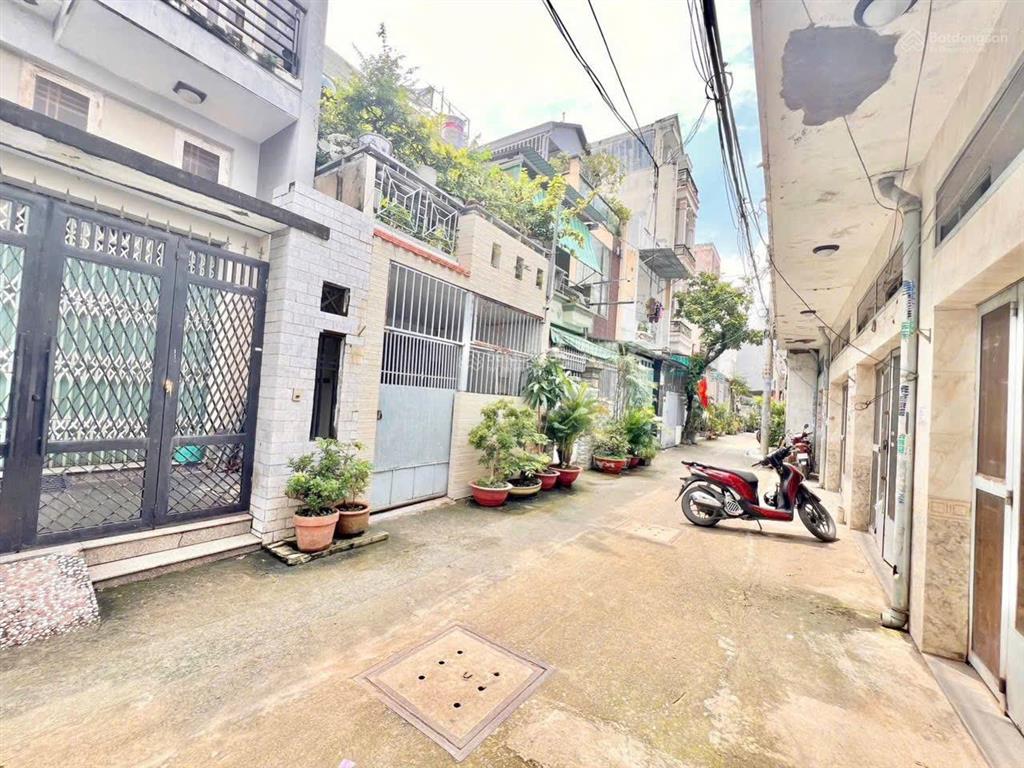 Nhà cấp 4 tiện xây mới ngay trung tâm q7 cạnh cầu nguyễn khoái hẻm thông 65m2 ngang 4,6m vuông