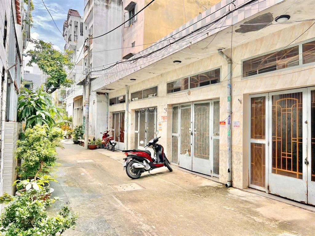 Nhà cấp 4 tiện xây mới ngay trung tâm q7 cạnh cầu nguyễn khoái hẻm thông 65m2 ngang 4,6m vuông