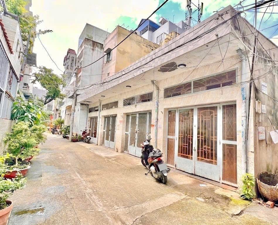 Nhà cấp 4 tiện xây mới ngay trung tâm q7 cạnh cầu nguyễn khoái hẻm thông 65m2 ngang 4,6m vuông