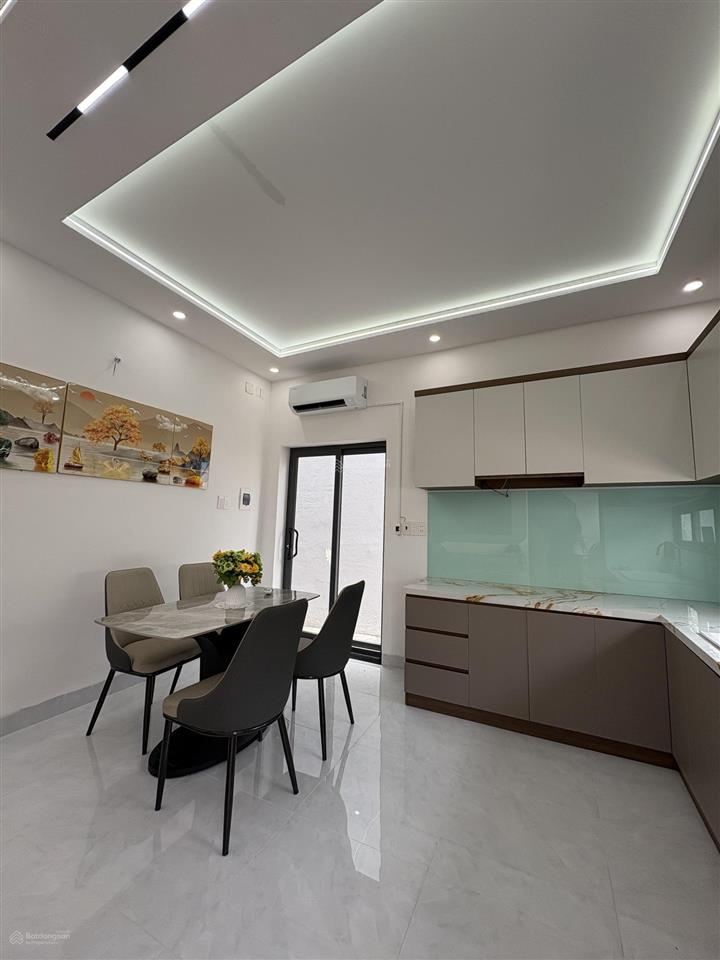 Nhà mới nguyên căn (100%) cạnh nam long trần trọng cung ngang 8m vuông vức đầy đủ nội thất