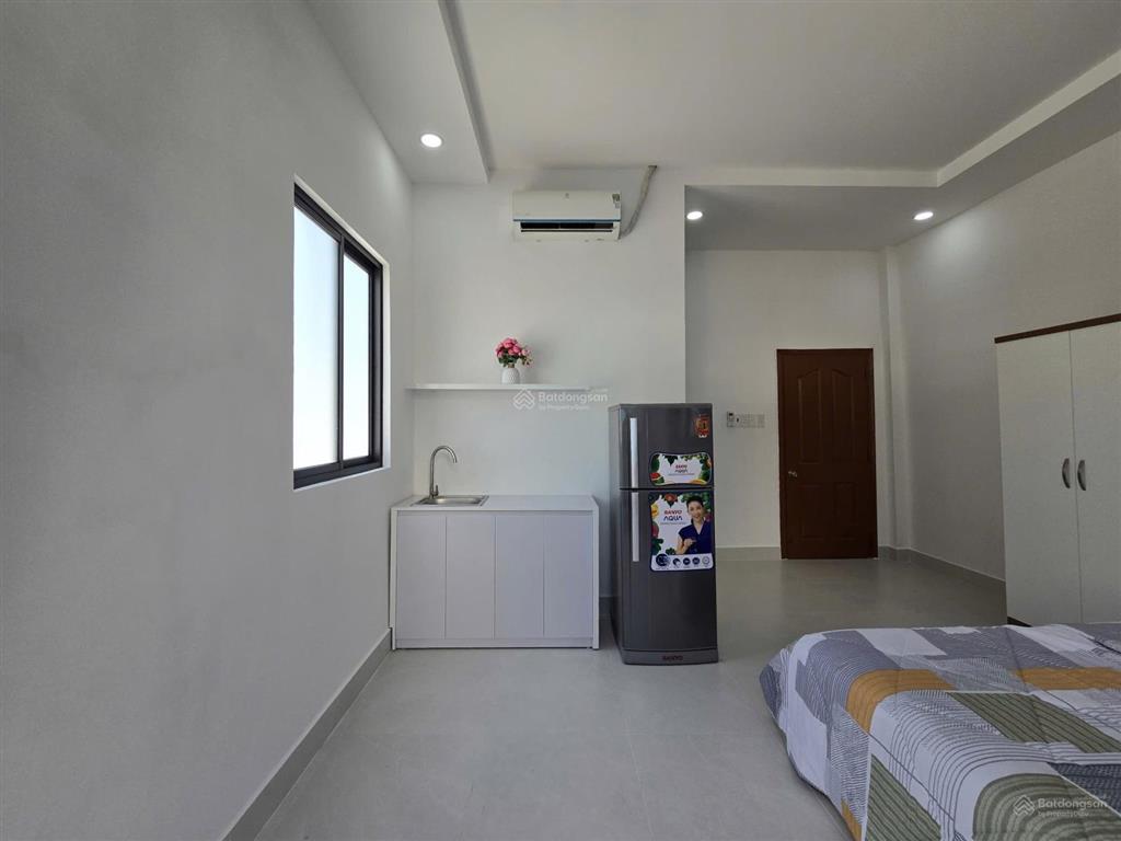 Căn hộ dịch vụ mới 100%, đầy đủ nội thất vào ở ngay, 7tr, camera 24/24 an ninh
