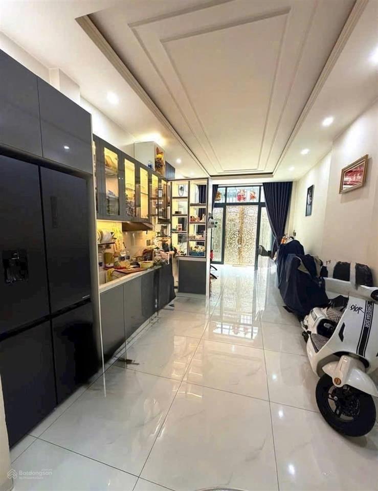 Nhà 4 tầng đúc ngay căn hộ mone thông cư xá ngân hàng nở hậu tài lộc cách q4 chỉ 5 phút