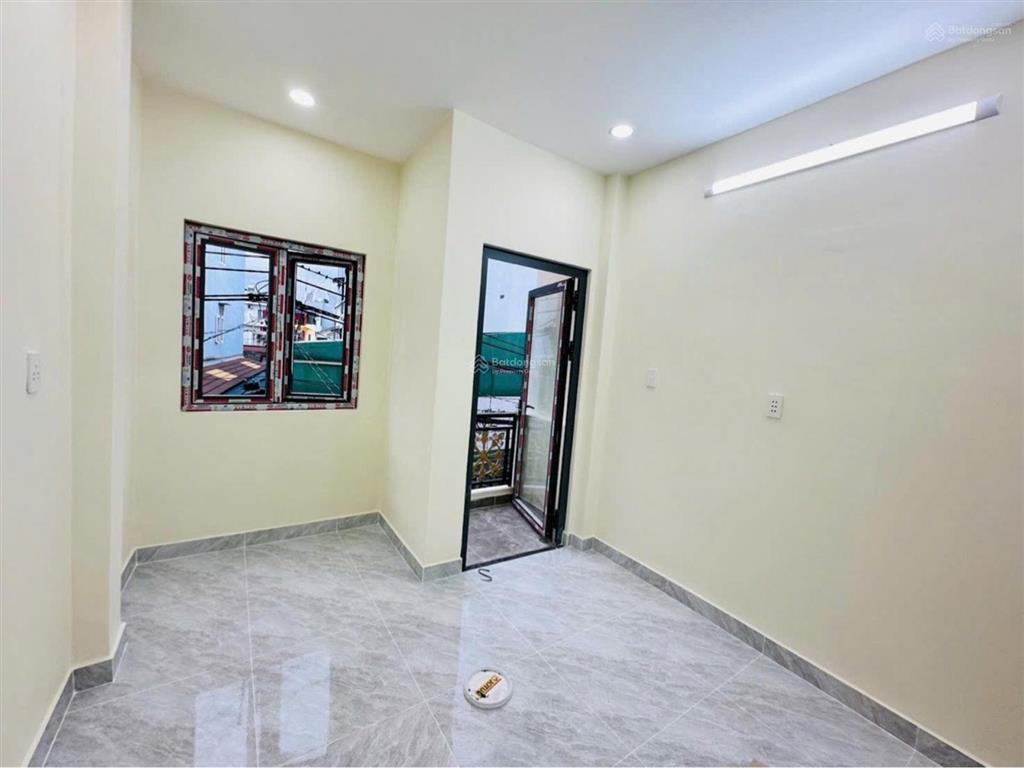 Hẻm nhựa xe tải liền kề lý phục man nam long trần trọng cung 3 tầng đúc thuận tiện kinh doanh