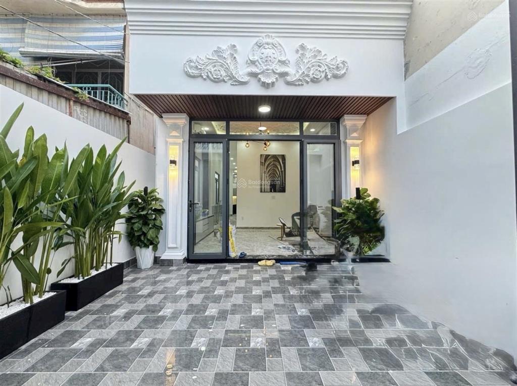 Nhà mới cạnh cư xá ngân hàng cách hxh 20m ngang 4,8m vuông thu nhập 12tr/tháng sân rộng