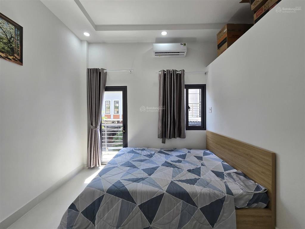 Căn hộ dịch vụ mới 100% cạnh phú mỹ hưng đầy đủ nội thất giờ tự do cửa vân tay camera 24/24