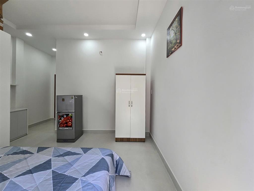Căn hộ dịch vụ mới 100% cạnh phú mỹ hưng đầy đủ nội thất giờ tự do cửa vân tay camera 24/24