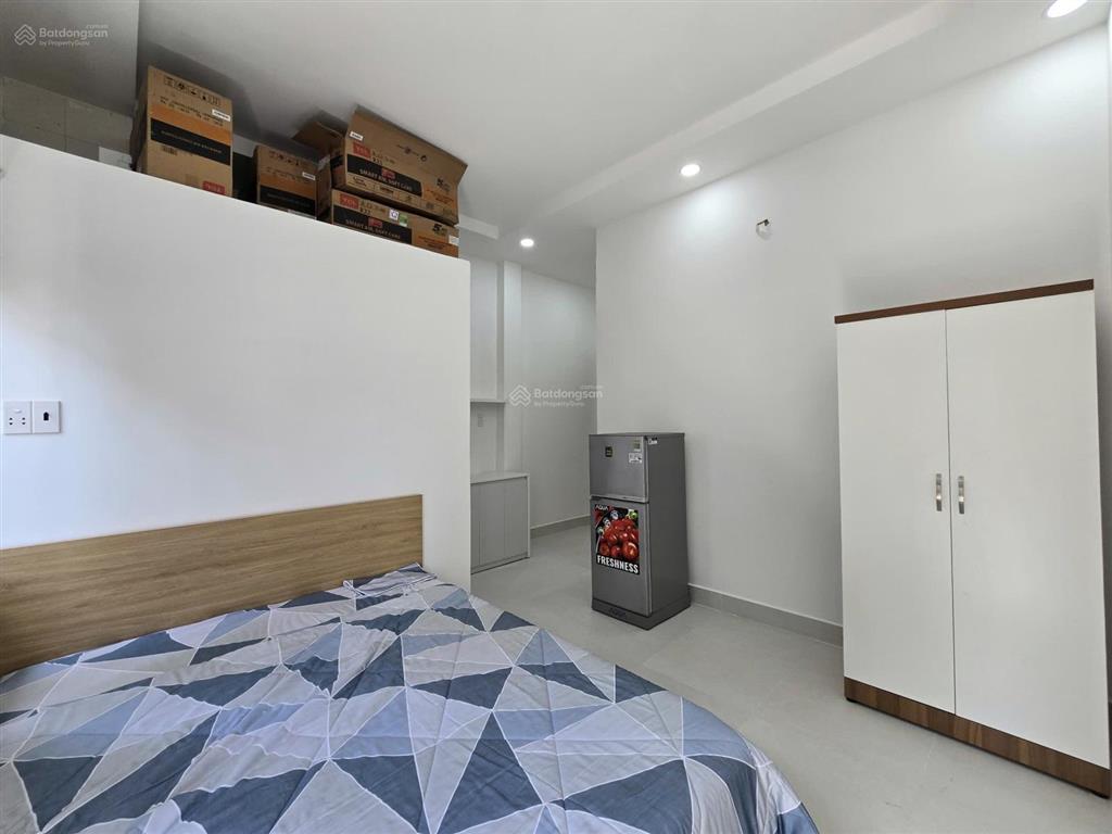 Căn hộ dịch vụ mới 100% cạnh phú mỹ hưng đầy đủ nội thất giờ tự do cửa vân tay camera 24/24