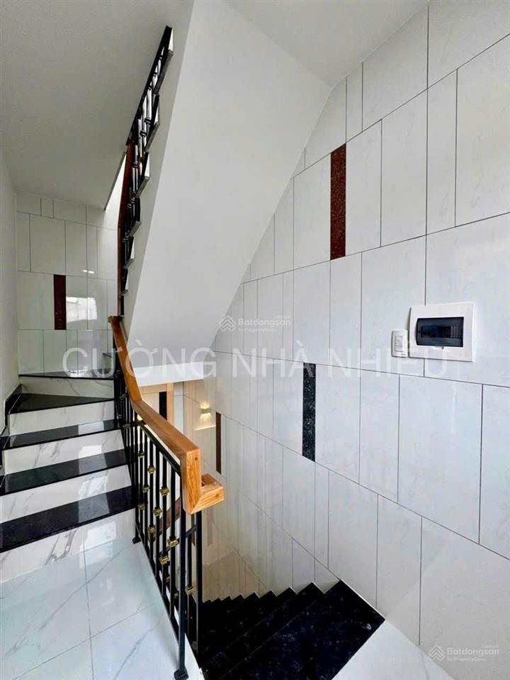 Nhà mới nguyên căn 3 tầng ngay trung tâm tân hưng nhà mới vào ở ngay đầy đủ nội thất rất thoáng