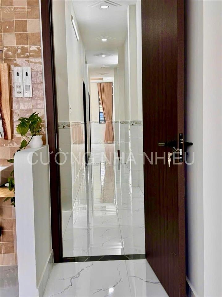 Nhà mới đẹp 2 tầng cạnh phú mỹ hưng hẻm 1 sẹc thiết kế tinh tế 4pn vào ở ngay 104m2 ngang 4,6m