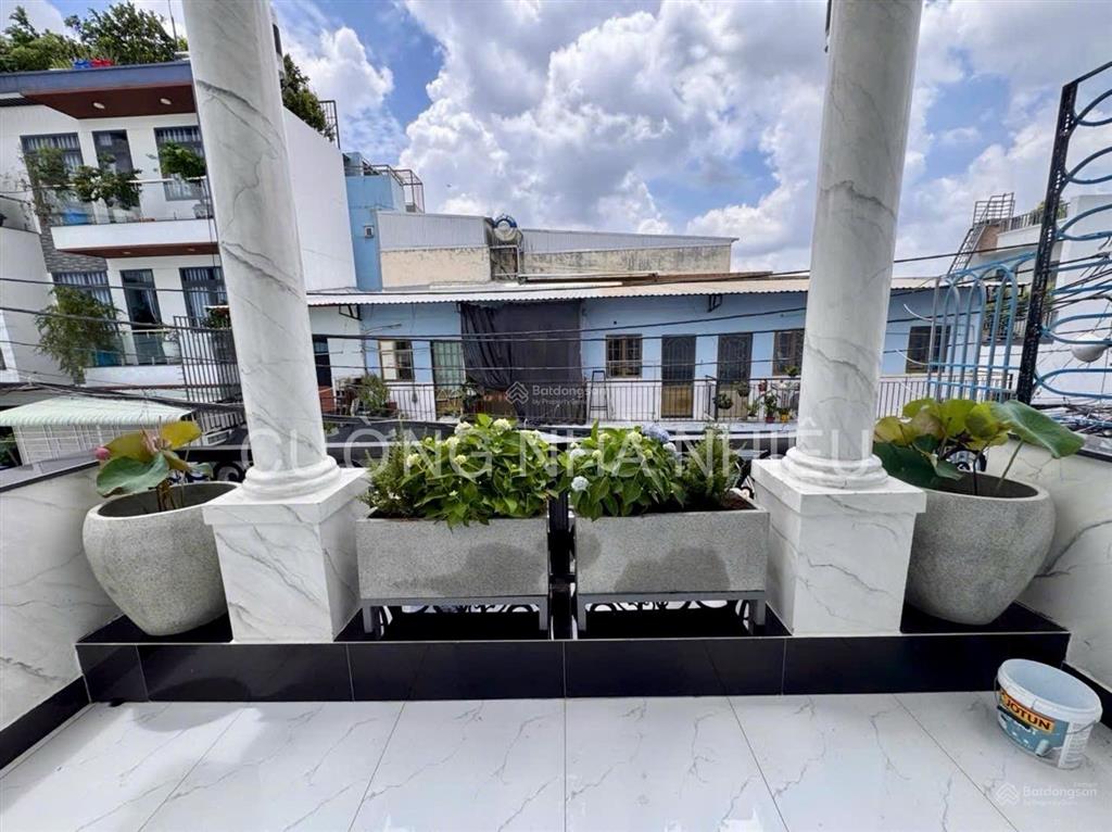 Nhà mới đẹp 2 tầng cạnh phú mỹ hưng hẻm 1 sẹc thiết kế tinh tế 4pn vào ở ngay 104m2 ngang 4,6m