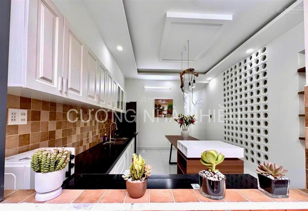 Nhà mới đẹp 2 tầng cạnh phú mỹ hưng hẻm 1 sẹc thiết kế tinh tế 4pn vào ở ngay 104m2 ngang 4,6m