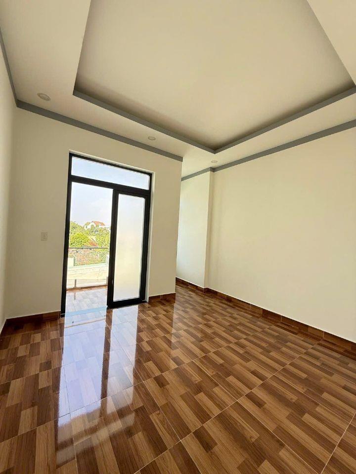 Nhà 2 lầu 1 trệt cổng sau CTY Pouchen 4.2 tỷ _72m2_ sân ô tô 