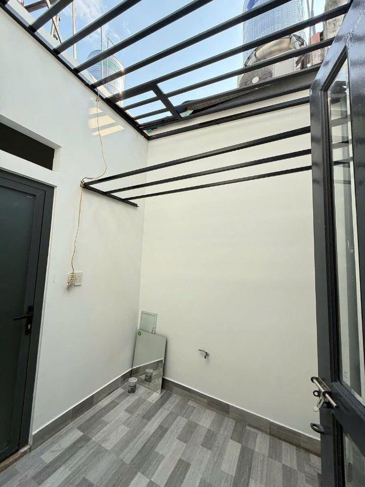 Nhà 2 lầu 1 trệt cổng sau CTY Pouchen 4.2 tỷ _72m2_ sân ô tô 