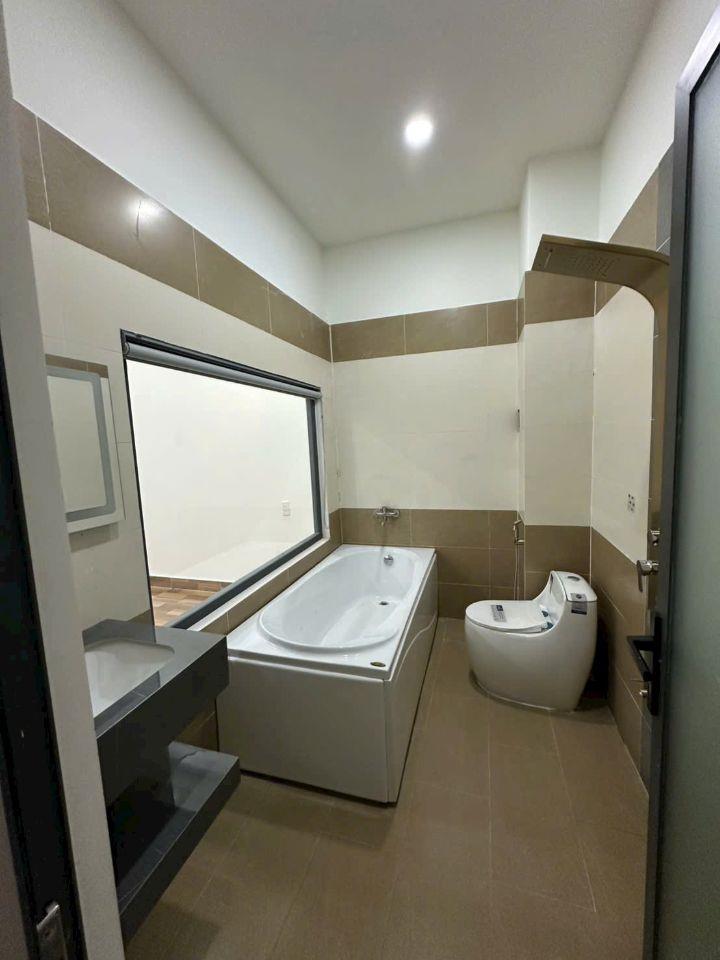 Nhà 2 lầu 1 trệt cổng sau CTY Pouchen 4.2 tỷ _72m2_ sân ô tô 