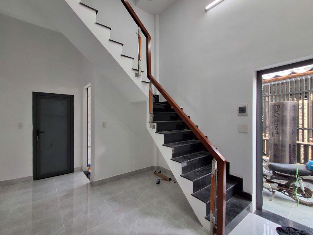 Nhà sr hoàn công, đường ô tô,2.95 tỷ _62 m2_1 lầu 1 trệt 