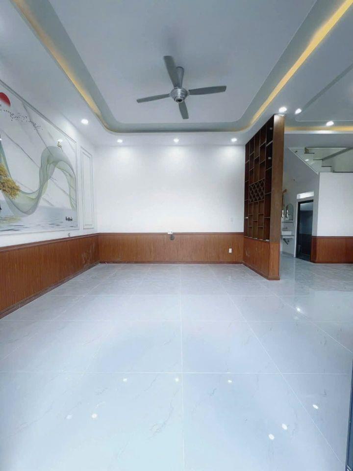 Nhà 1 lầu 1 trệt sr mới xây 2.8 tỷ_70 m2,đương 6m