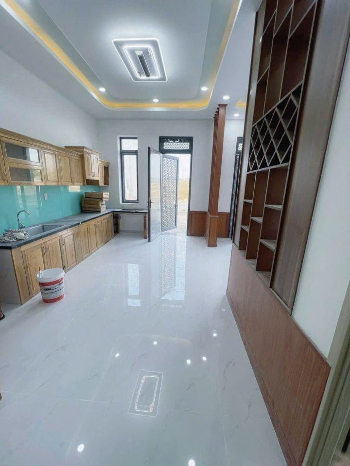 Nhà 1 lầu 1 trệt sr mới xây 2.8 tỷ_70 m2,đương 6m