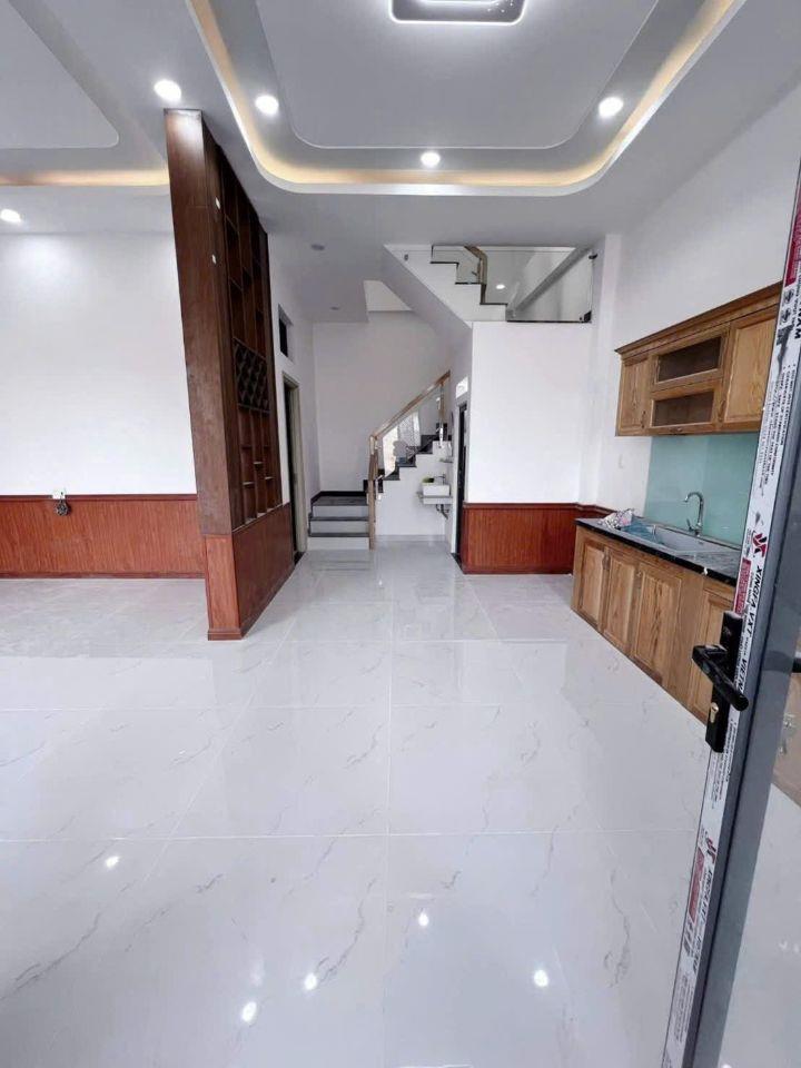 Nhà 1 lầu 1 trệt sr mới xây 2.8 tỷ_70 m2,đương 6m