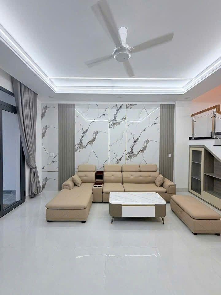 Nhà mới xây 2 lầu 1 trệt 5.279 tỷ_90 m2 sr ,hoàn công
